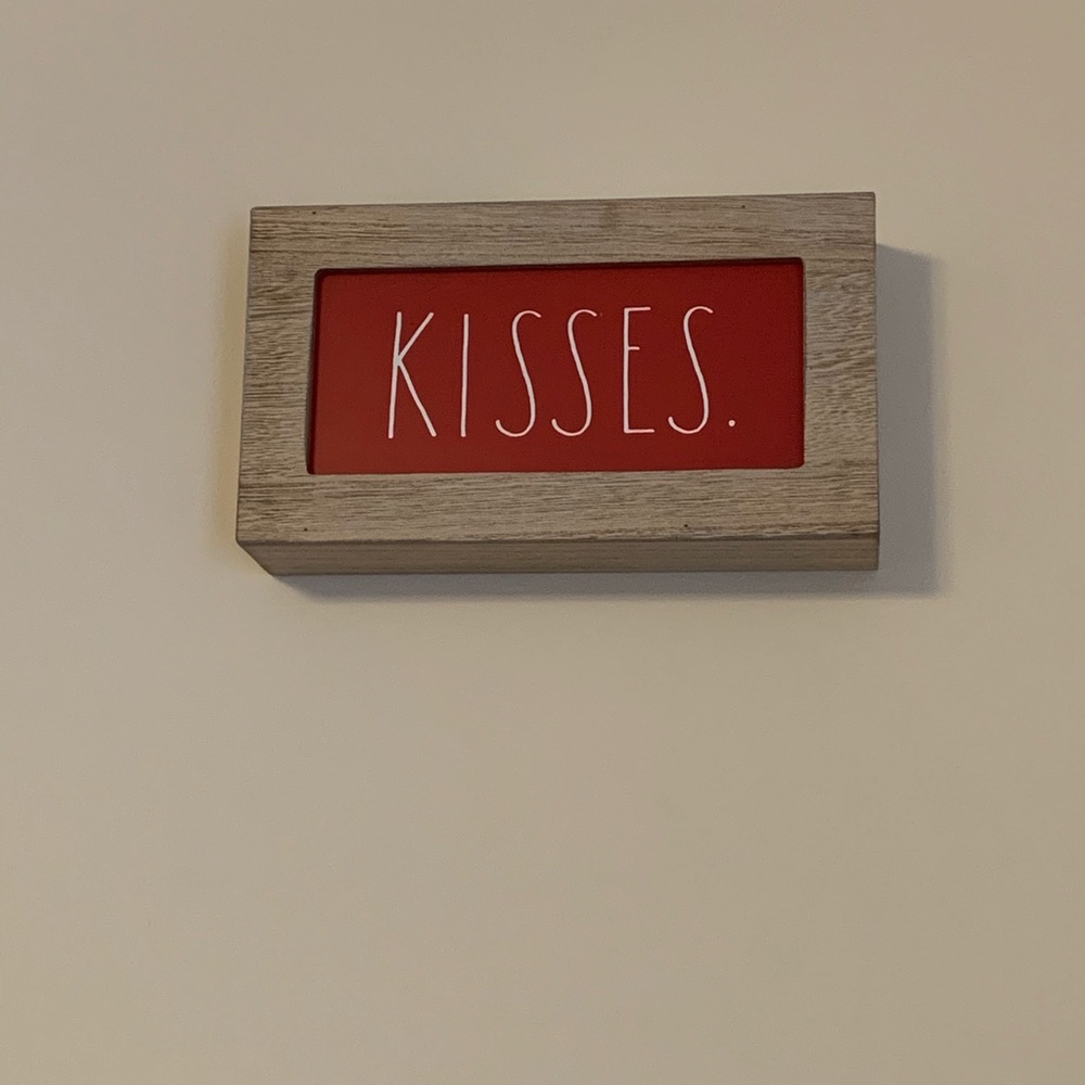 rae dunn kisses sign